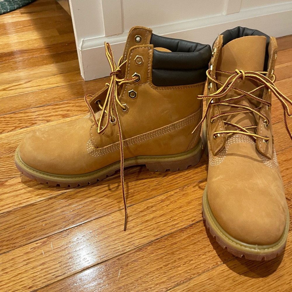 Timberland Tan Leather Women's Lace-Up Combat Boots - Picture 2 of 5